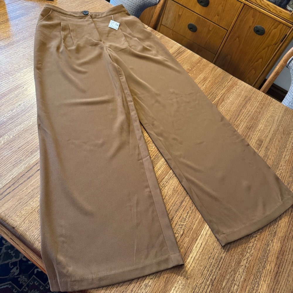 NWT KIABI high-waisted straight legged pants, women’s size 6/38